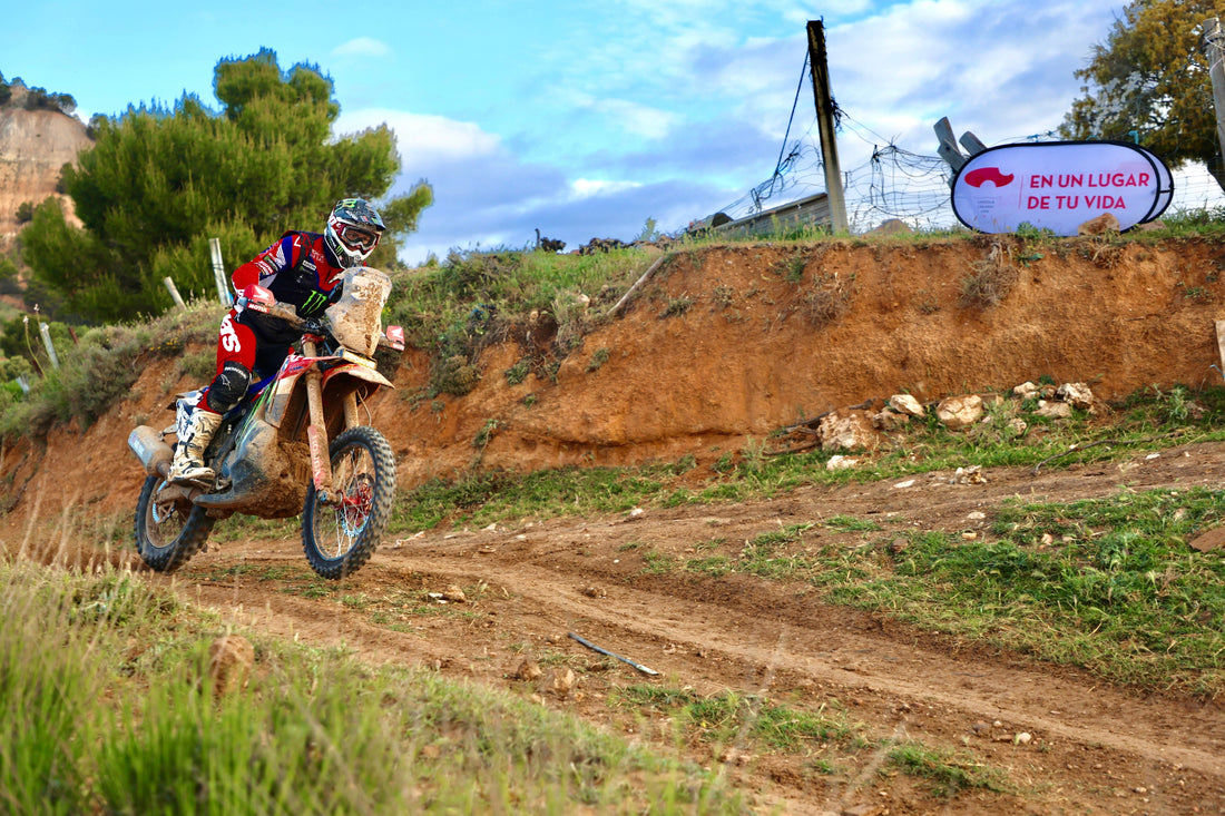 El dakariano Tosha Schareina arrasa en la Baja TT Cuenca con su Honda Rallye 450.