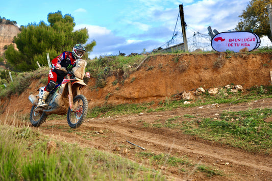 El dakariano Tosha Schareina arrasa en la Baja TT Cuenca con su Honda Rallye 450.